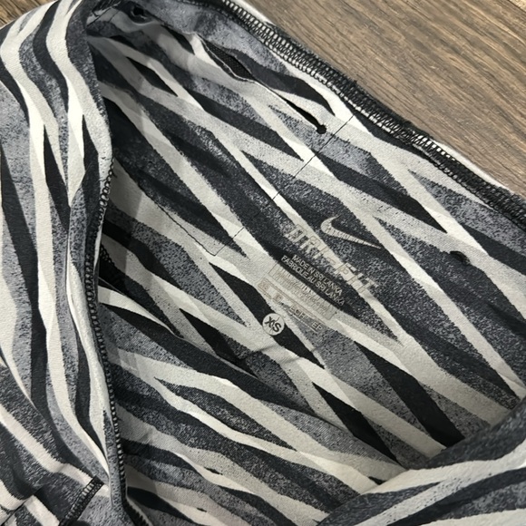 Nike Black White and Grey Criss Cross Stripe Capri Work out leggings - Picture 4 of 5